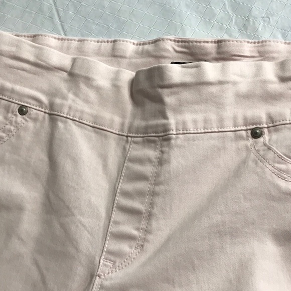 🌸🌸 Pink Pull On Cropped~~🌸🌸 - Picture 7 of 10